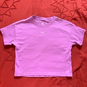 Nike Women's Loose Short-Sleeve Cropped T-Shirt